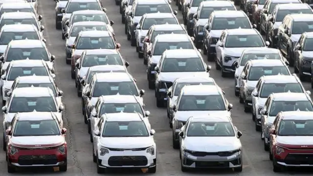 दक्षिण कोरियानं त्यांच्या देशातील कार उत्पादक कंपन्यांचा बचाव करण्यासाठी पावलं उचलण्याची घोषणा केली आहे