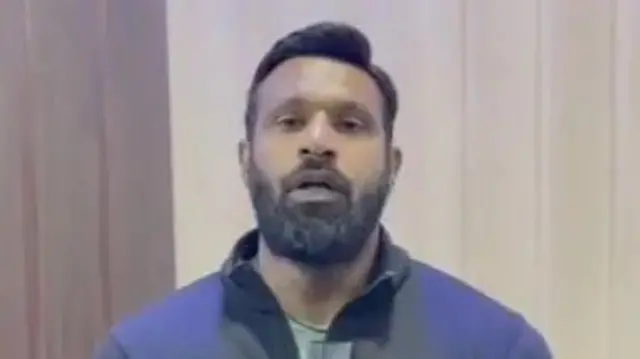 দীপক কুমার কাশ্যপ নিজের পরিচয় দিয়েছিলেন 'মুহাম্মদ দীপক' হিসাবে