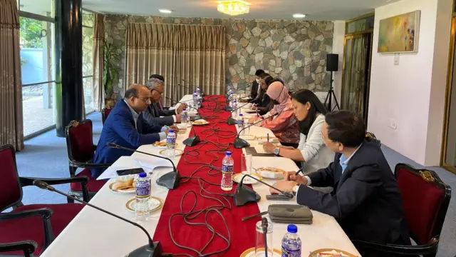 ဘင်္ဂလားဒေ့ရှ်နိုင်ငံခြားရေးဘက်ကလည်း ဒါကာမြို့အခြေစိုက် အာဆီယံနိုင်ငံတွေကသံတမန်တွေကို နယ်စပ်အရေးရှင်းပြထားပေမဲ့ အဲဒီသံတမန်တွေထဲမှာ မြန်မာသံတမန်တော့မပါဝင်ပါဘူး