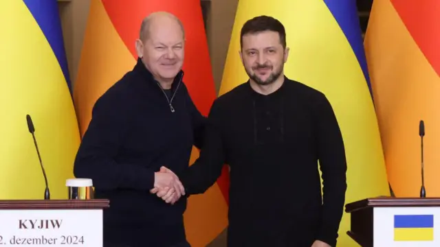 Olaf Scholz ve Volodymyr Zelensky 