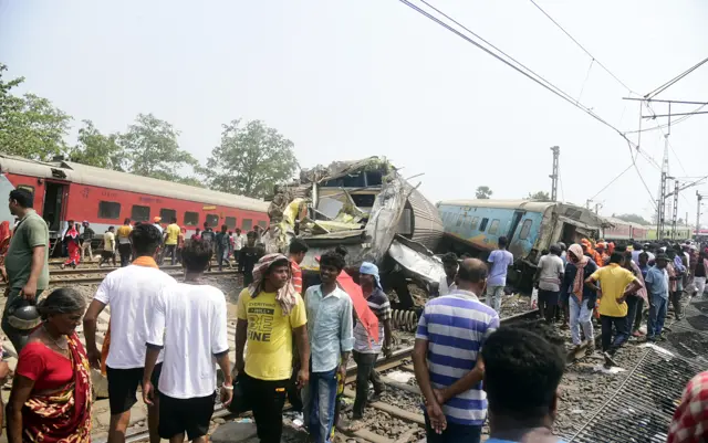 ટ્રેન પાટા પરથી કેમ ઊતરી જાય છે?