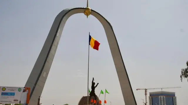 Plan large du "Monument de l'Indépendance" à N'Djamena, la capitale du pays.