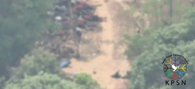 စစ်တပ်က ဖမ်းဆီးထားတဲ့ အရပ်သားတွေကို ဒရုန်းကင်မရာကတဆင့် မြင်ရပုံ 