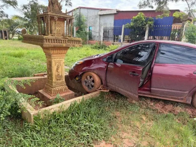 Khi bị cảnh sát chặn xe, các nghi phạm đã bỏ lại phương tiện và nạn nhân để chạy trốn