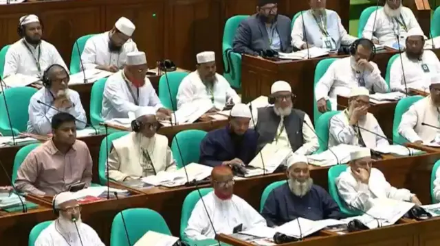 সংসদ সদস্যদের বিভিন্ন প্রশ্নের জবাব দেন প্রধানমন্ত্রী