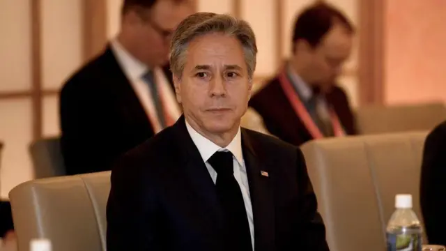Ngoại trưởng Hoa Kỳ Antony Blinken nhìn các nhà báo trong cuộc gặp với Ngoại trưởng Nhật Bản Yoko Kamikawa (không có trong ảnh) tại Bộ Ngoại giao ở Tokyo, Nhật Bản, ngày 7 tháng 11 năm 2023.