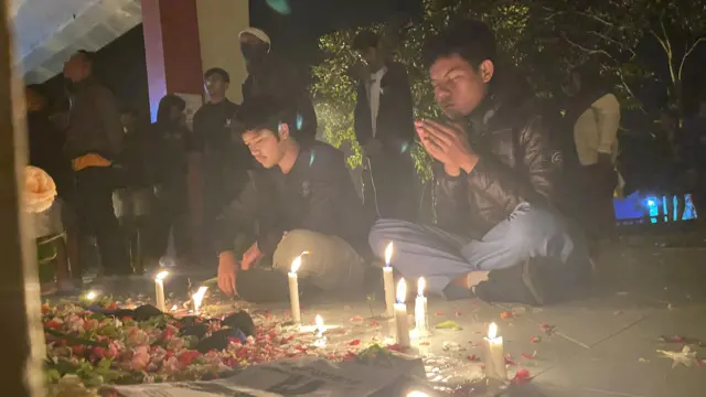 Aulia Rachman (kanan) adalah penyintas Tragedi Stadion Kanjuruhan.