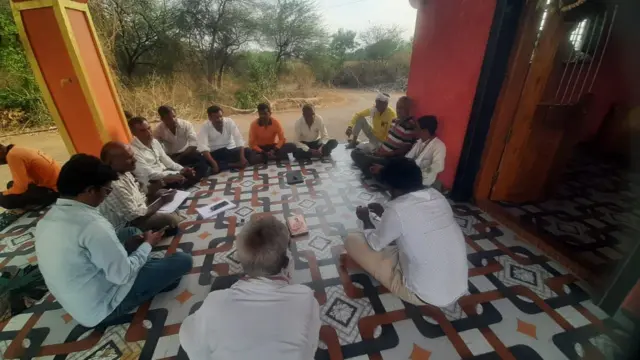 73 व्या घटनादुरुस्तीनुसार ग्रामसभेस घटनात्मक दर्जा प्राप्त झाला आहे.