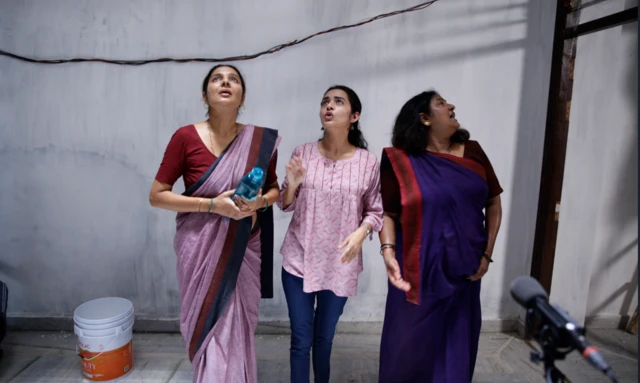 आदर्श कुटुंबाच्या मिथकाची मोडतोड