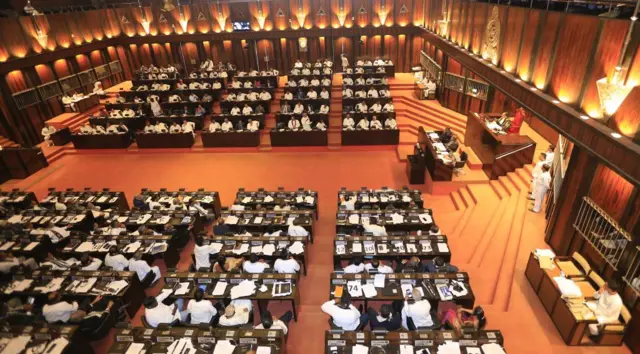 இலங்கையின் பொருளாதாரம் வீழ்வதற்கு ராஜபக்ஷக்களே காரணம்