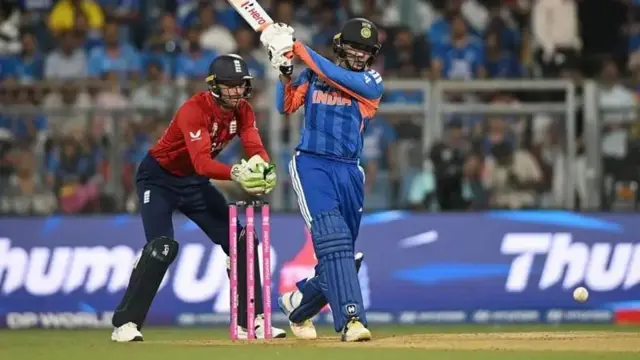 அபிஷேக் சர்மா 9 ரன்கள் எடுத்த பிறகு அவுட் ஆனார்