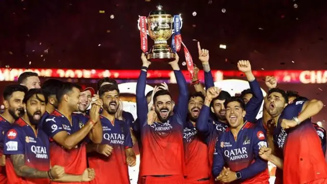 आरसीबी टीम आयपीएल 2025 च्या हंगामाची विजेती ठरली आहे.