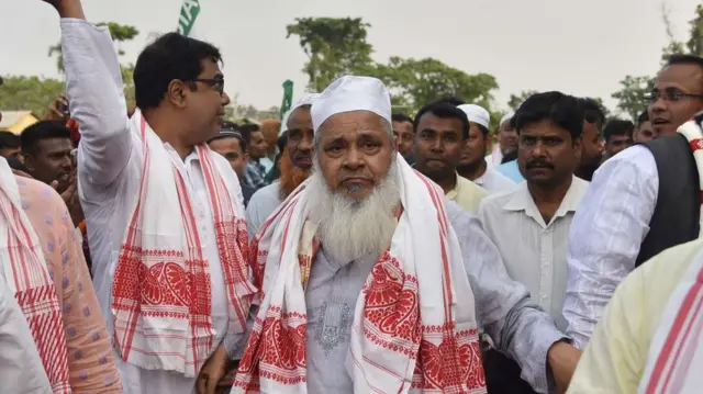 एआईयूडीएफ़ नेता बदरुद्दीन अजमल के साथ अमीनुल इस्लाम