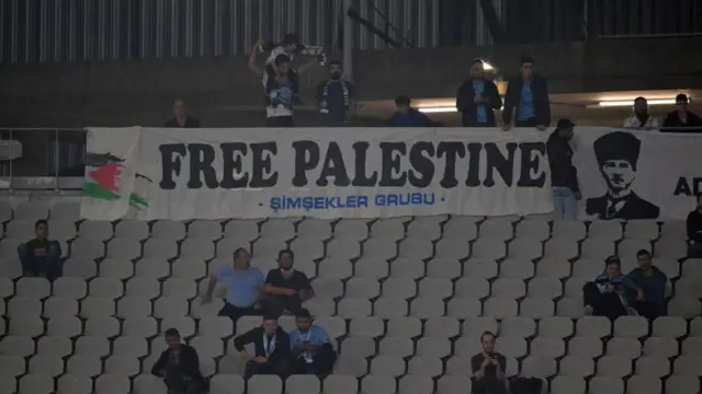 جانب من مباراة في الدوري التركي