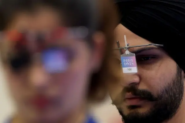 સરબજોતસિંહ અને મનુ ભાકરની તસવીર