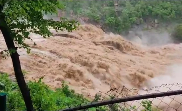 ఉధృతంగా కుంటాల జలపాతం