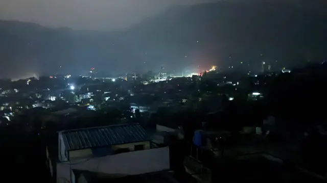Pakistan yönetimindeki Keşmir'in Muzaffarabad bölgesinde patlamalar, 7 Mayıs 2025. 
