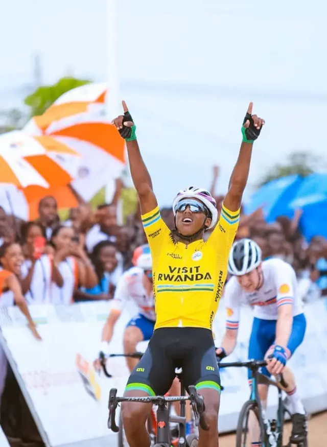 ሄኖክ ምሉብርሃን ዕዉት ብጫ ማልያ ዙር ርዋንዳ ኣብ ዝኾነሉ