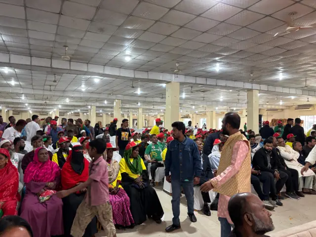 নানা কর্মসূচির মাধ্যমে প্রচারণা চালাতে দেখা গেছে রাজনৈতিক দলগুলোর