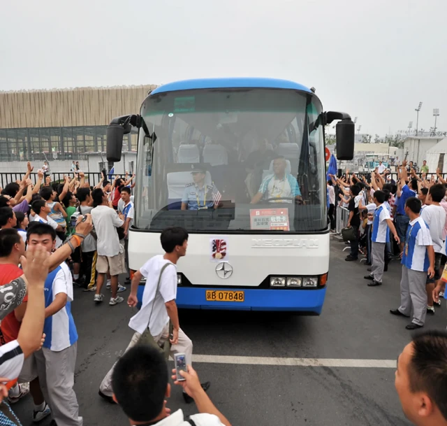 베이징 올림픽에서 운행된 버스들은 중국이 전기차용 리튬이온 배터리 산업을 키우기 위해 내디딘 첫걸음이었다