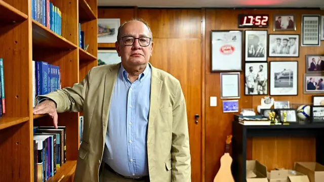 Gilmar Mendes em seu gabinete, na cobertura do Supremo. 