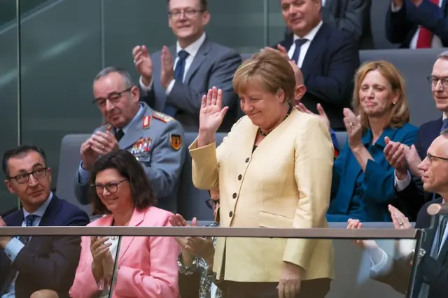 Бивша канцеларка Меркел била је у публици током полагања заклетве чланова нове владе
