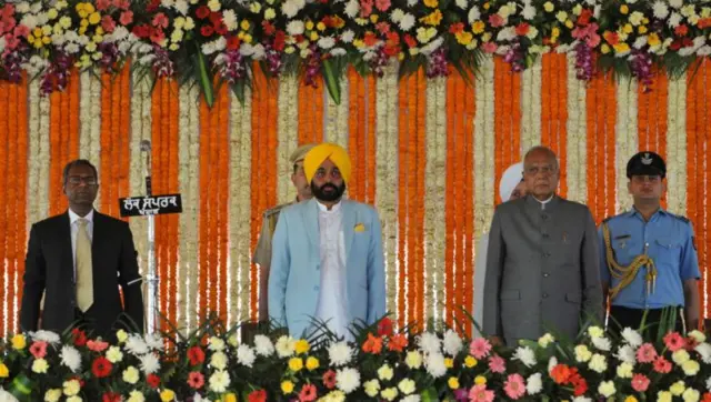 ਭਗਵੰਤ ਮਾਨ ਅਤੇ ਬਨਵਾਰੀ ਲਾਲ ਪੁਰੋਹਿਤ