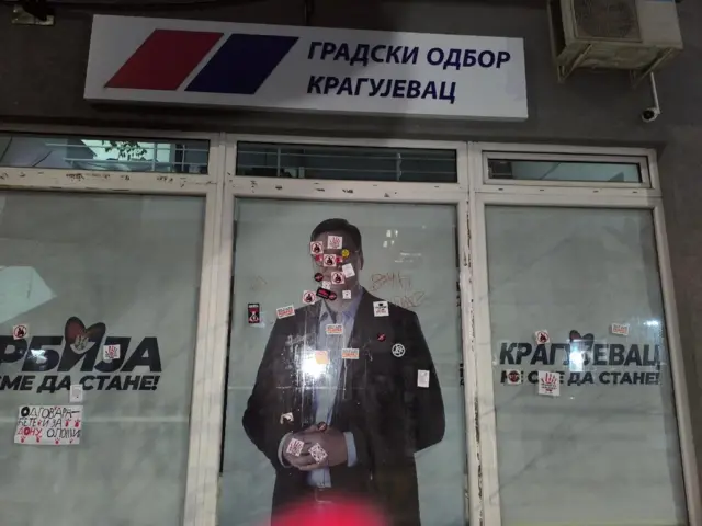 sns u kragujevcu, stranačke prostorije SNS u Kragujevcu