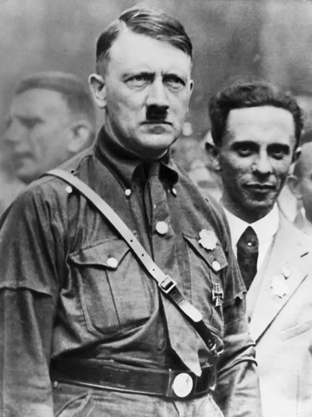 Joseph Goebbels junto a Adolf Hitler