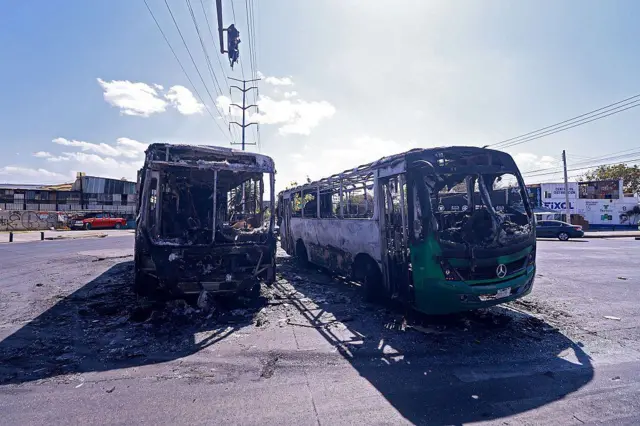 Autobuses quemados en Zapopan, Mexico.