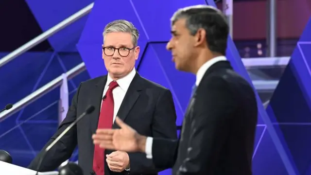 ကီယာ စတားမာ (ဝဲ) နဲ့ ရီရှီ ဆူးနက်ခ်