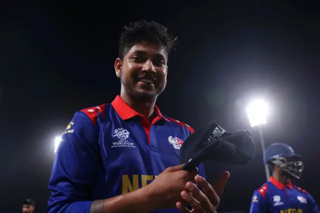 सन्दीप लामिछाने टी२०आईमा १०० विकेट लिएर कीर्तिमान बनाएका छन्
