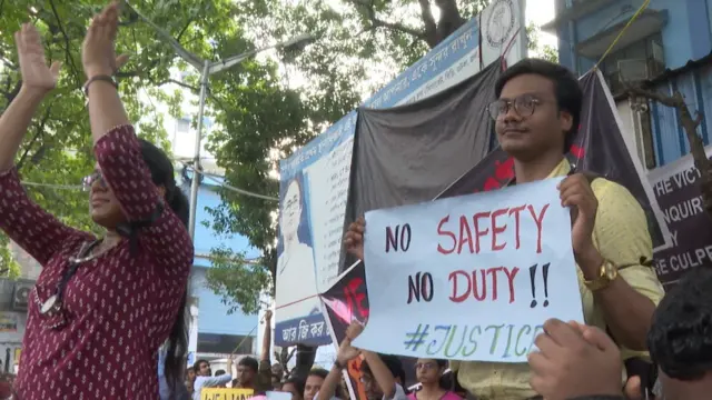 घटना के बाद से पश्चिम बंगाल में स्वास्थ्य सेवाएं पूरी तरह से चरमरा गई हैं