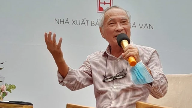 Nhà thơ, dịch giả, nhà nghiên cứu Hoàng Hưng