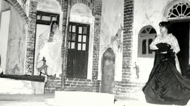 خانه بی بزرگتر