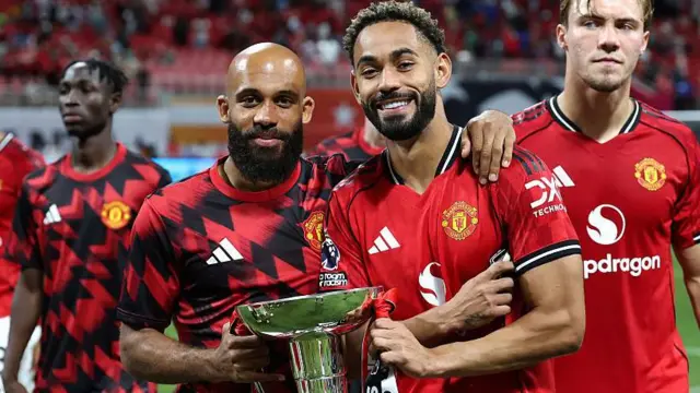 Bryan Mbuemo (centre-left) and Matheus Cunha (centre-right)