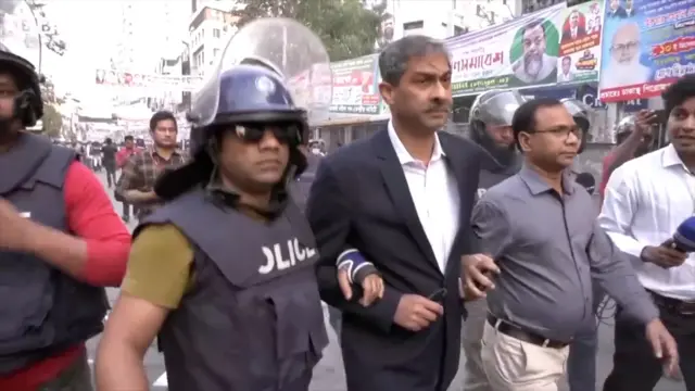 গেলো ১০ই ডিসেম্বর ঢাকায় বিএনপি'র বিভাগীয় কর্মসূচির আগে-পরে দলটির বেশ কয়েকজন নেতা নতুন এবং পুরনো মামলায় গ্রেপ্তার হন