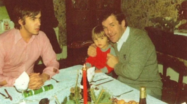 ਰੌਬ ਤੇ ਡਾਯਨੇ ਦੇ ਪੁੱਤਰ ਨਾਲ ਰੌਨੀ ਦੀ ਇੱਕ ਤਸਵੀਰ