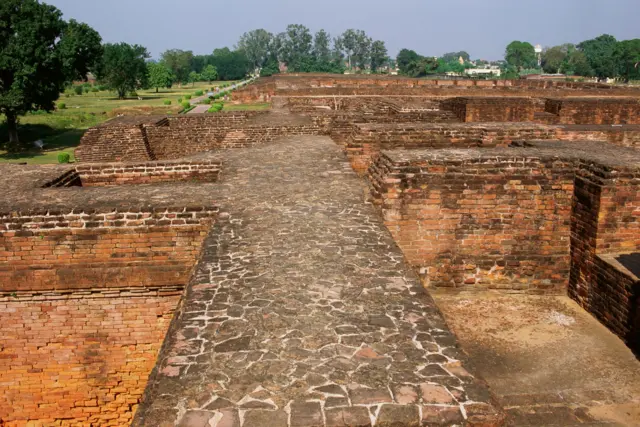 नालंदाची ख्याती, प्रतिष्ठा इतकी मोठी आहे की त्यामुळेच त्याच नावानं जगभरात अनेक संस्थांची स्थापना झाली.