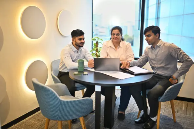 சென்னையில் அதிகரிக்கும் 'கோ-லிவிங்' விடுதிகள்: எதிர்ப்புகள் எழுவது ஏன்?