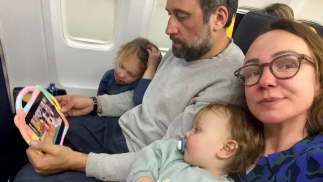 செல்போனில் வீடியோக்களை பார்ப்பது குழந்தைகளின் மூளையை எவ்வாறு பாதிக்கலாம்?