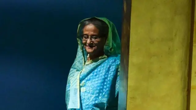 ক্ষমতাচ্যুত প্রধানমন্ত্রী শেখ হাসিনা