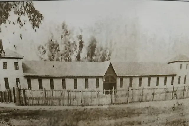 Alibhai Mulla Jeevanjee , અલીભાઈ મુલ્લા જીવણજી, કરાચી , કેન્યા , મુંબઈ , મૉમ્બાસા , ગુજરાત , ગુજરાતી વેપારી, રાજકારણ, રંગભેદની નીતિ, બ્રિટિશર્સ, ઇસ્ટ આફ્રિકા, બીબીસી ગુજરાતી