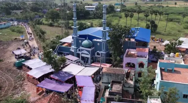 பள்ளிவாசல் திறப்பு : சீர்வரிசையுடன் வந்த இந்துகள், கிறிஸ்தவர்கள்