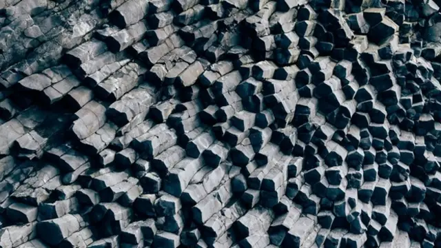 পৃথিবীর ক্রাস্টের অধিকাংশই ব্যাসল্ট দিয়ে তৈরি, হয়তো ডীপ-আর্থ পর্বতগুলোও এই ব্যাসাল্ট দিয়েই তৈরি