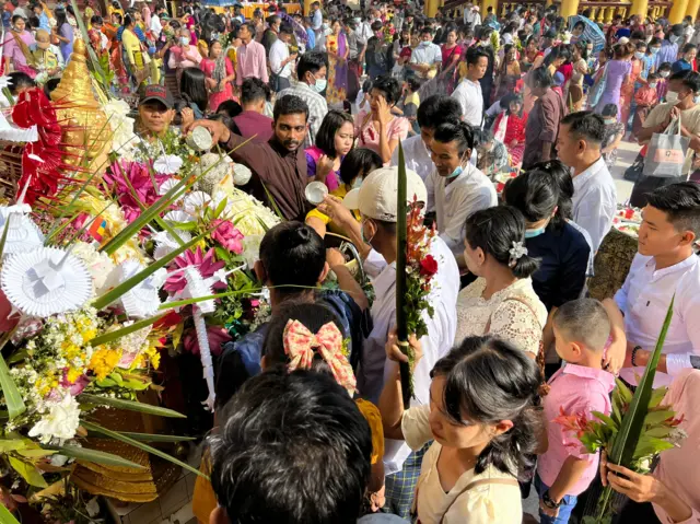 ရွှေတိဂုံမြင်ကွင်း 