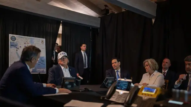 Трамп обговорює з високопоставленими чиновниками адміністрації у Мар-а-Лаго хід операції «Епічна лють»