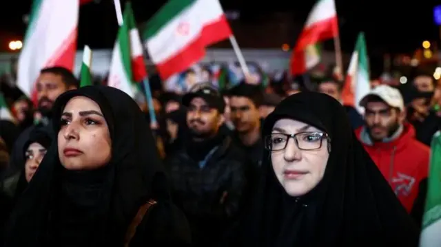 İranlılar ateşkes ilanının ardından Tahran'da bir araya geldi.