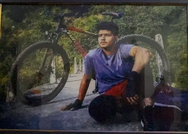 परिवार का आरोप है कि डंपर से टक्कर लगने की वजह से क्षितिज की मौत हुई है