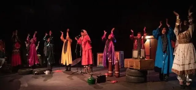 نمایش کمدی «هوندا آدیداس»